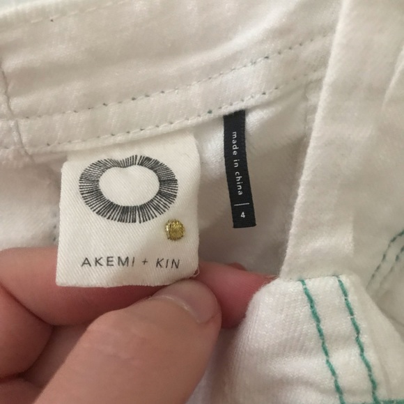 White Tank top with green lining - Picture 4 of 4